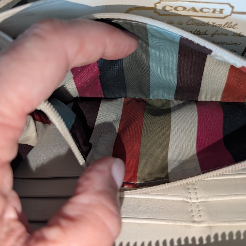 GUC Coach Signature Monogram Canvas Long Zip Wallet - Picture 10 of 12